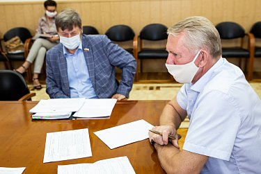 Александр Куниловский встретился с руководителями фракций